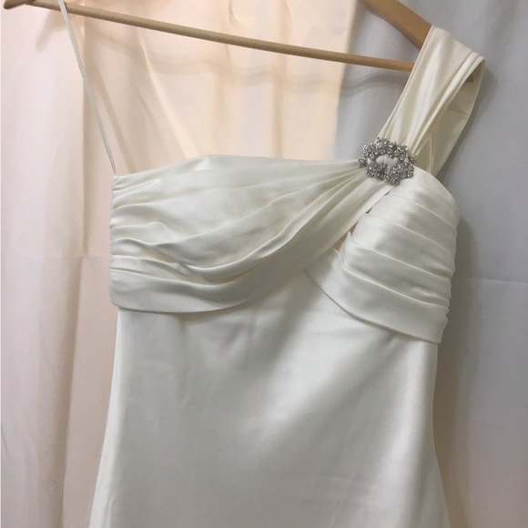 David’s Bridal Wedding Dress - Picture 5 of 15